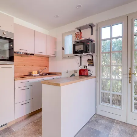 Magnificent Newly Renovated Close To & Swimming Pool * Le Lavandou