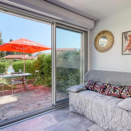 Magnificent Newly Renovated Close To & Swimming Pool Appartement