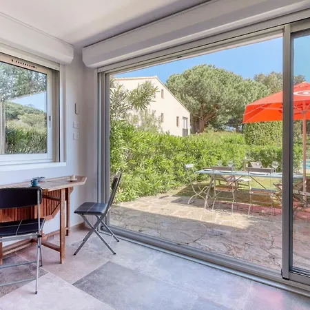 Magnificent Newly Renovated Close To & Swimming Pool Appartement *