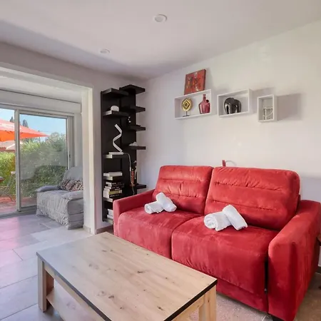 Magnificent Newly Renovated Close To & Swimming Pool Lejlighed Le Lavandou