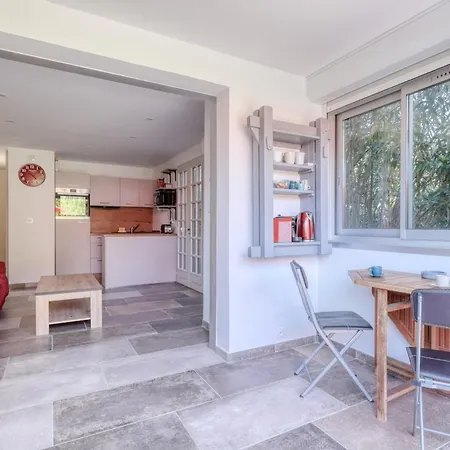 Magnificent Newly Renovated Close To & Swimming Pool * Le Lavandou