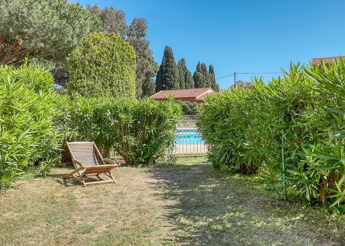 Magnificent Newly Renovated Close To & Swimming Pool Διαμέρισμα Le Lavandou