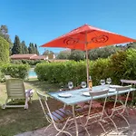Magnificent Newly Renovated Close To & Swimming Pool Apartment *