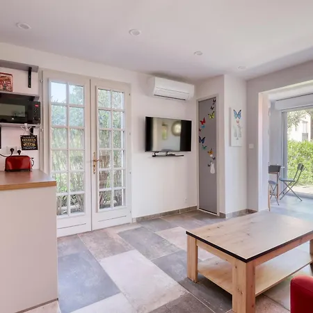 Magnificent Newly Renovated Close To & Swimming Pool Appartement *