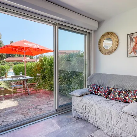 Magnificent Newly Renovated Close To & Swimming Pool *