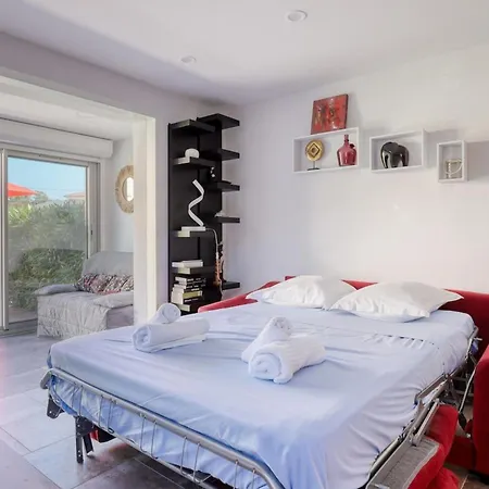 Lägenhet Magnificent Newly Renovated Close To & Swimming Pool *