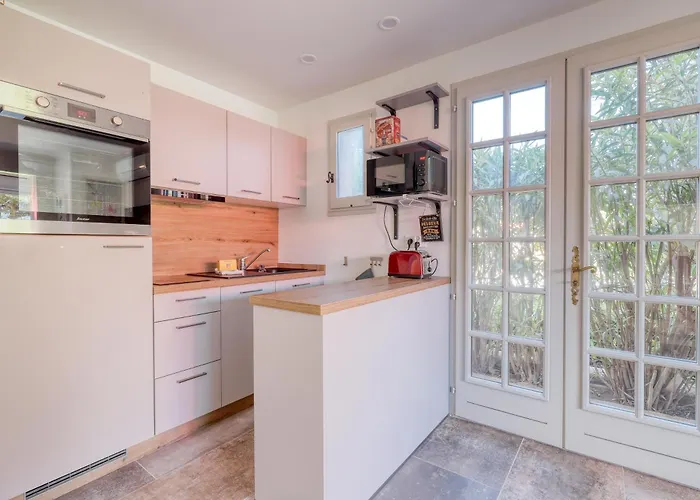 Magnificent Newly Renovated Close To & Swimming Pool * لو لا فاندو